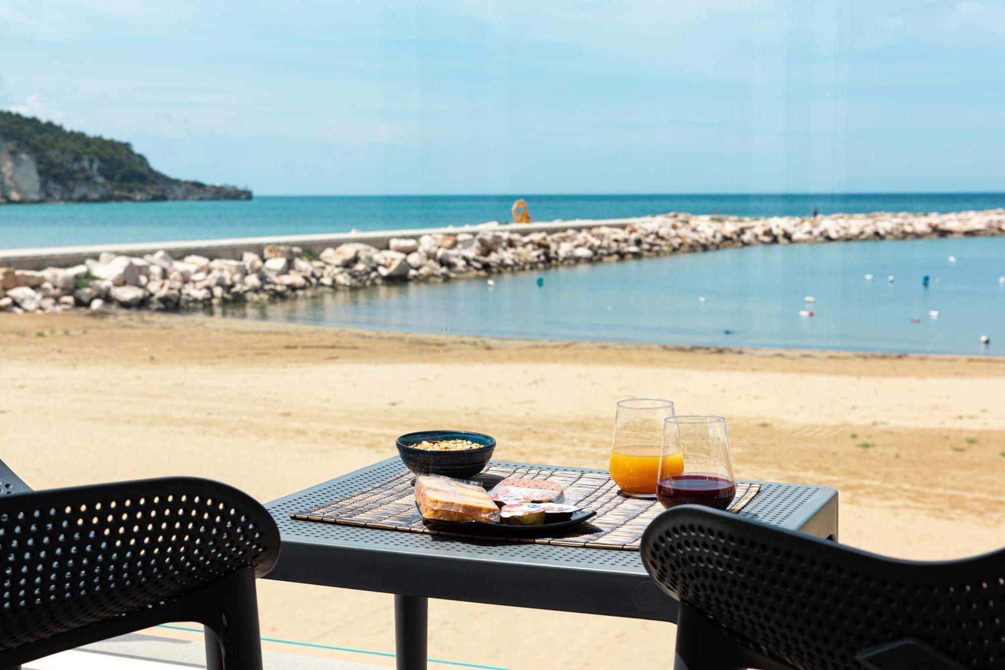 Marina Bay Beach Suites Peschici Exterior foto